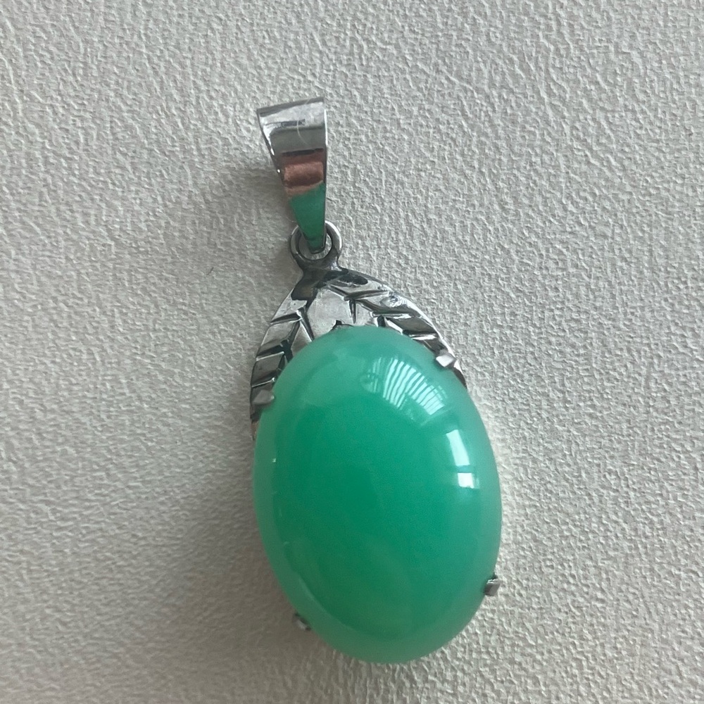 Silver Pendant Necklace with Green Chalcedony Oval Stone